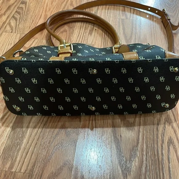 Dooney & Bourke brown and tan logo shoulder bag - Picture 5 of 11